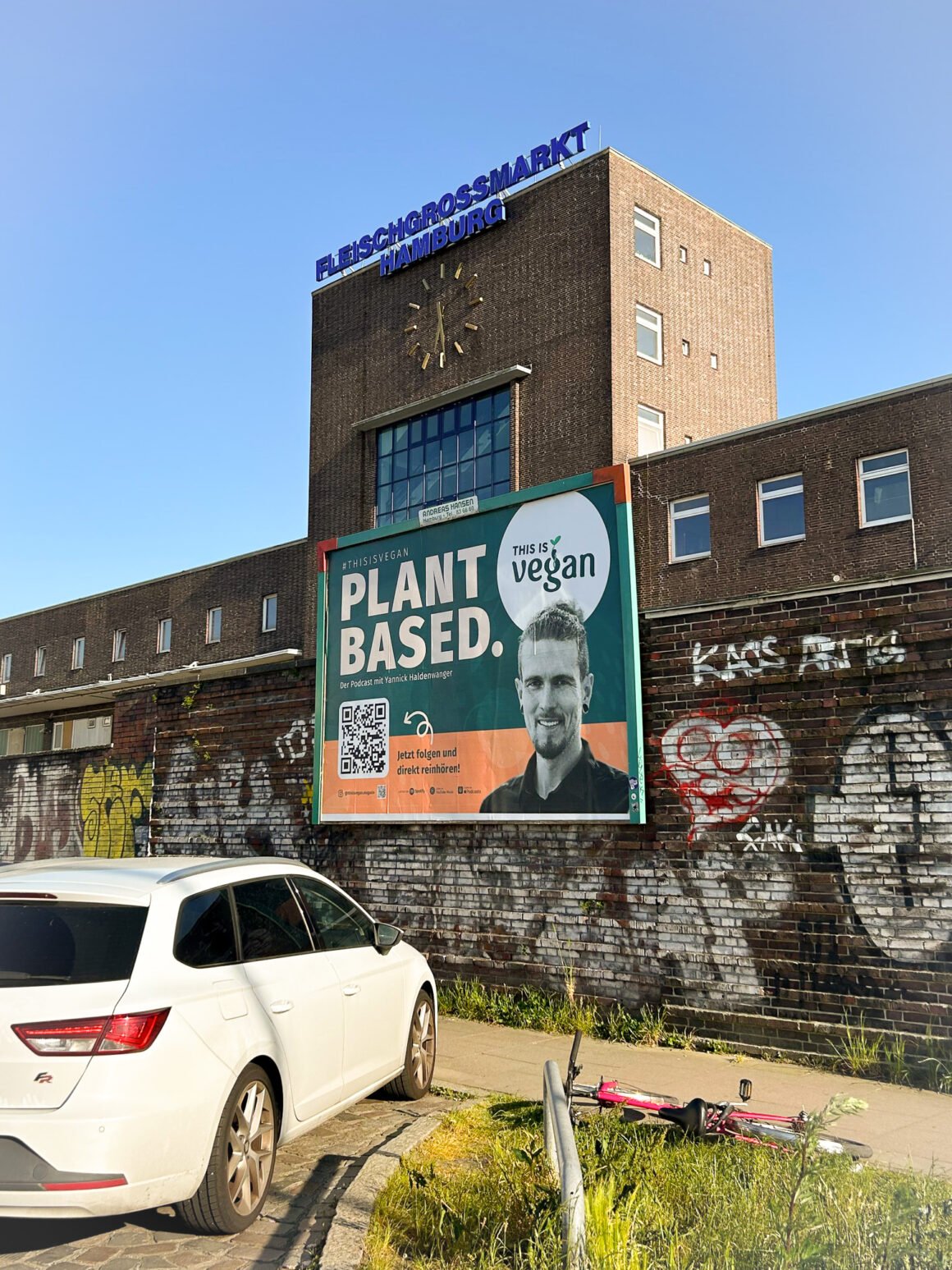 Podcast Plakat, Billboard vor dem Fleischgroßemarkt Hamburg, bei der OMR